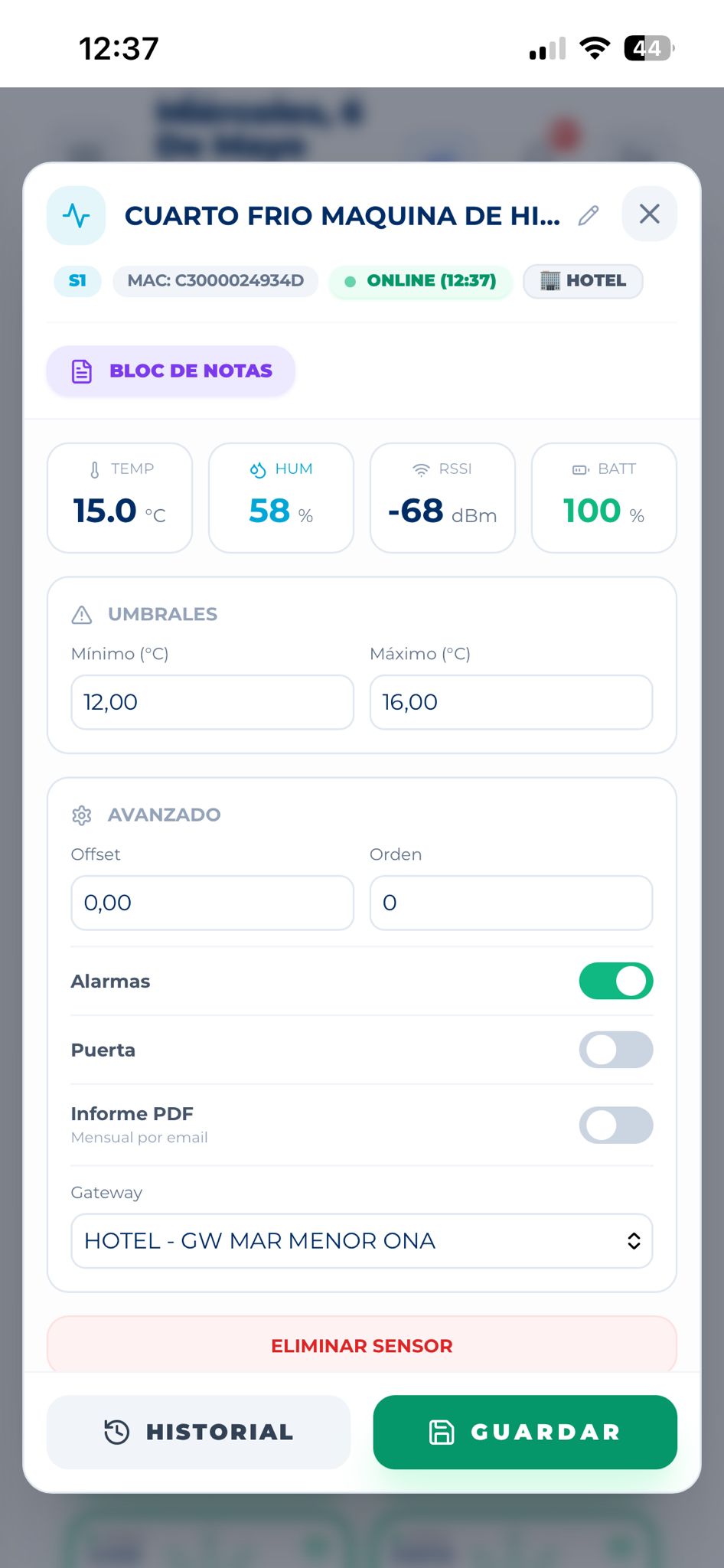 Captura real de la app móvil de GEYBOS: detalle de un sensor con umbrales de alarma configurables